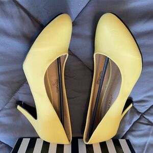 Chloe & Chase yellow heels (never worn). Size 9. Box included.
